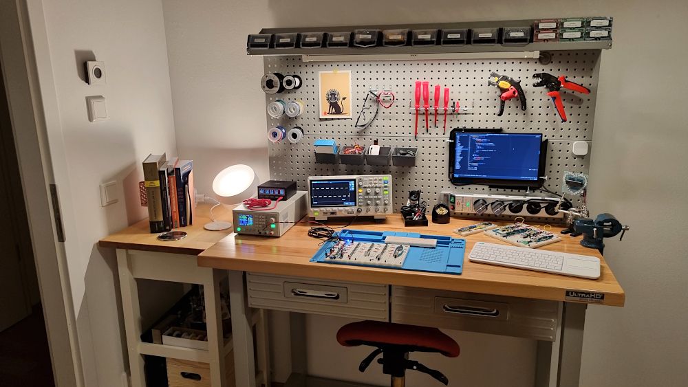 Photo of the DIY/EE workbench desk